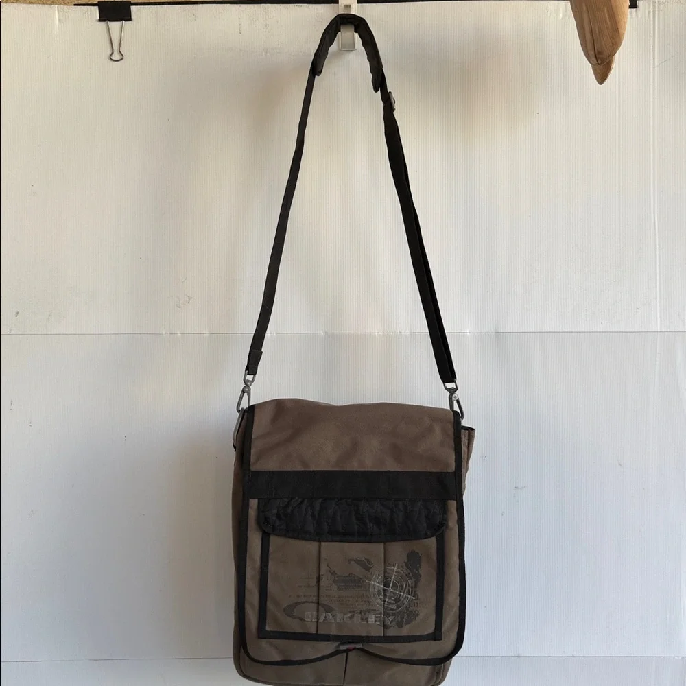 VINTAGE OAKLEY TACTICAL FIELD GEAR CROSSBODY MESSENGER LAPTOP BAG GORPCORE ARMY